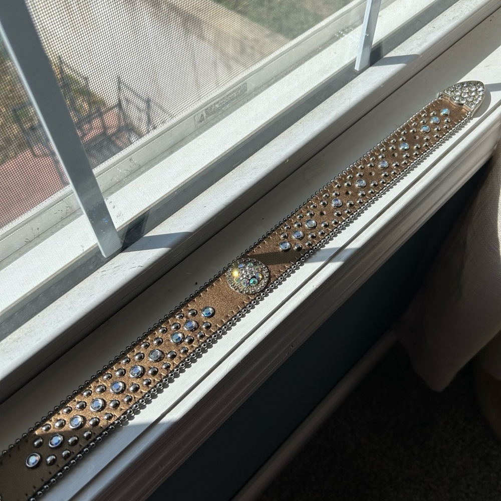 Women’s M/L bronze western belt with iridescent rhinestones